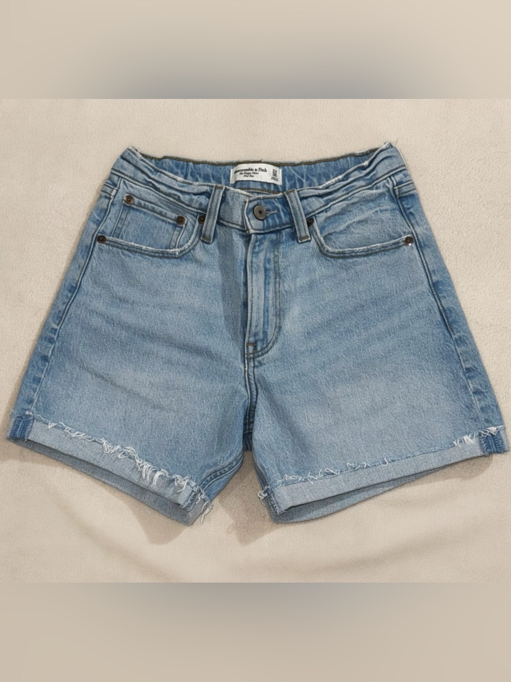 Abercrombie & Fitch Baggy Mid Rise Denim Shorts Size 24/00 Light Wash Raw Hem